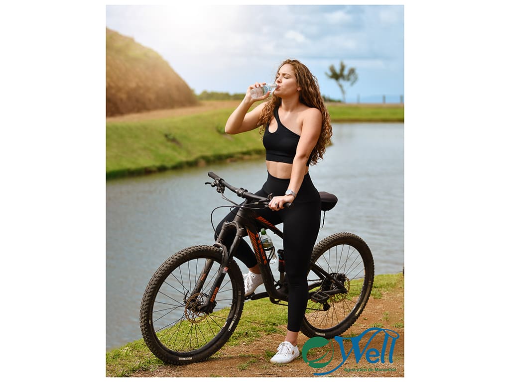 Botella con agua pura de manantial de 350 ml