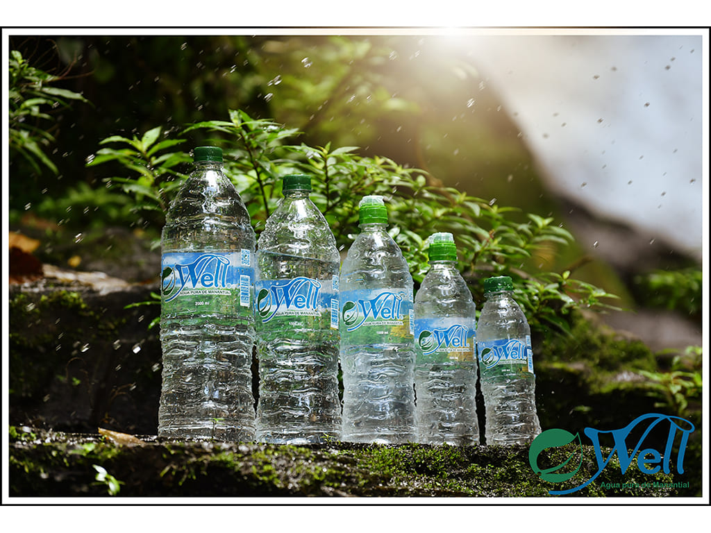 Botella con agua pura de manantial de 350 ml