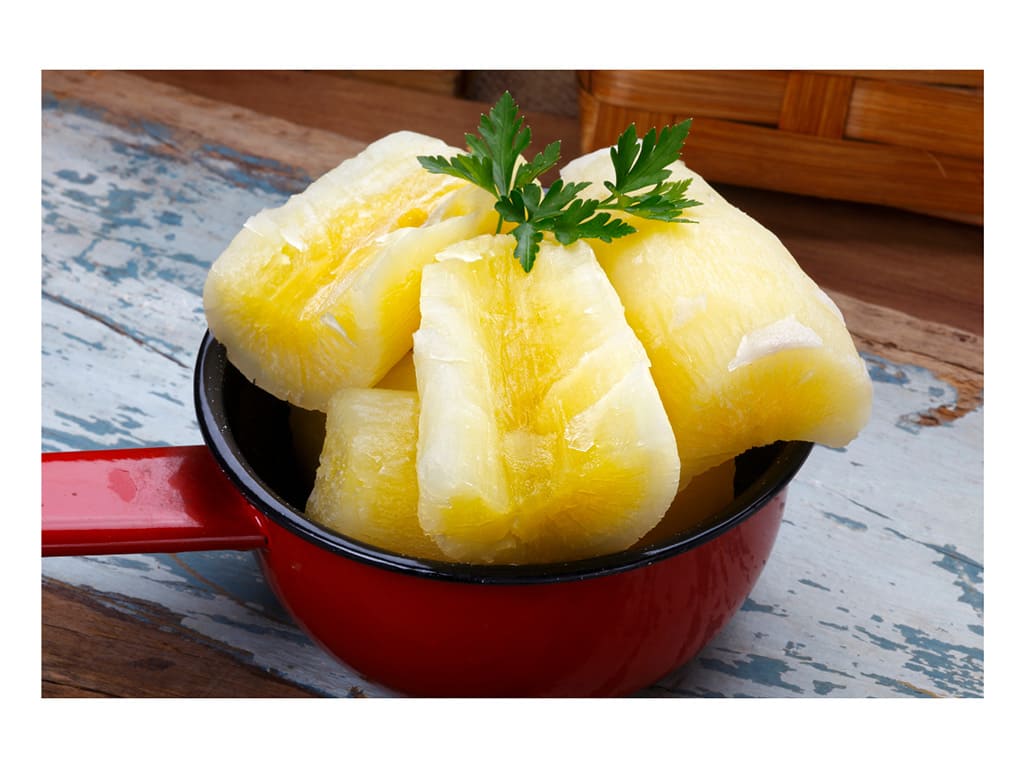 Yuca pelada y congelada en trozos